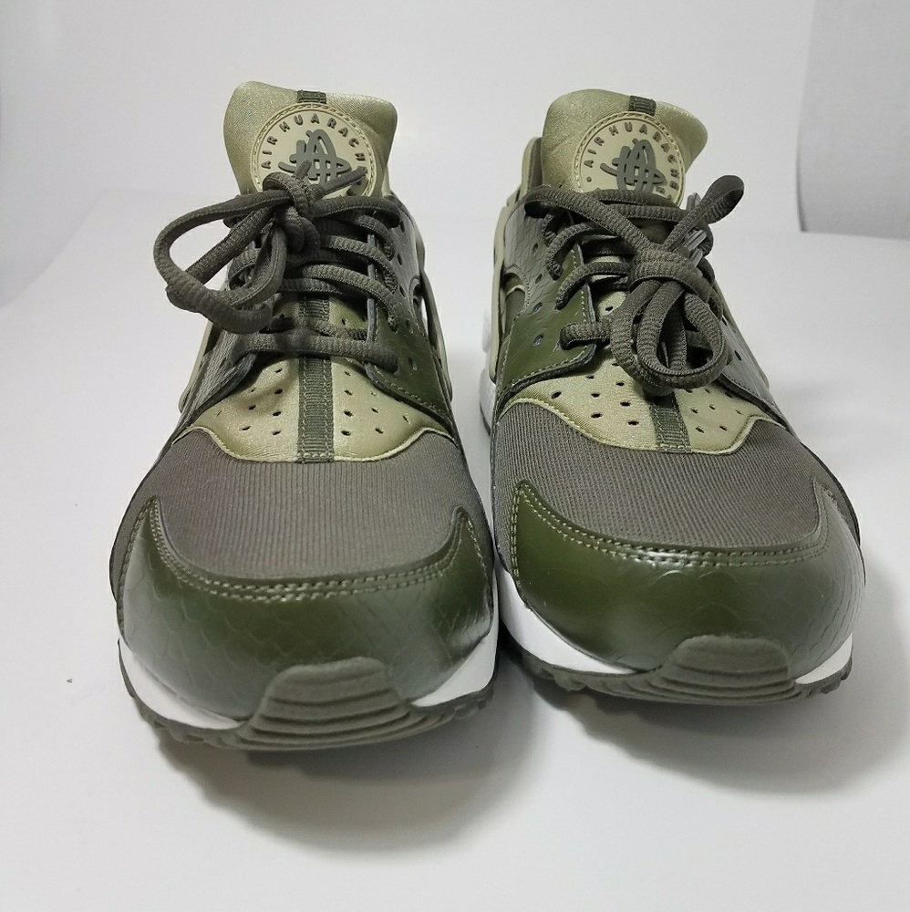 Nike Huarache Elite W Olive satin leather shoe - Picture 3 of 8